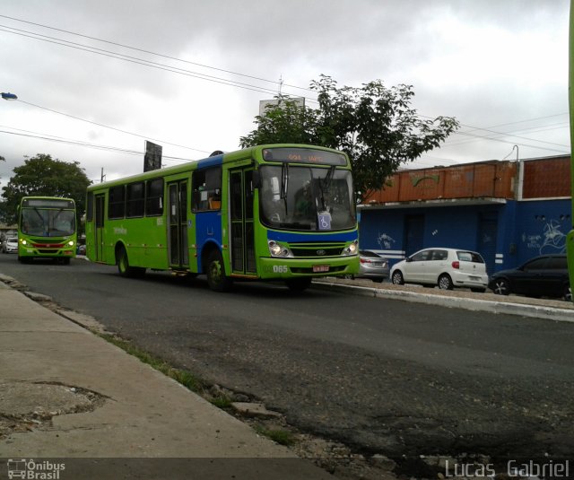 Empresa Dois Irmãos 03065 na cidade de Teresina, Piauí, Brasil, por Lucas Gabriel. Número da foto: #4960605.