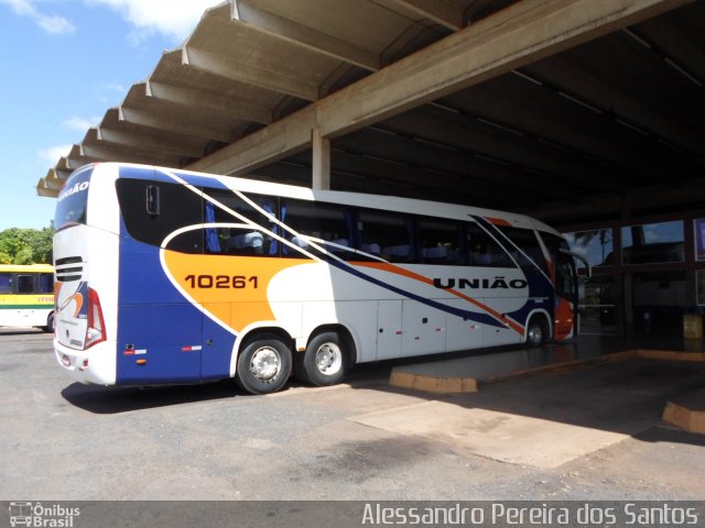 Expresso União 10261 na cidade de Araguari, Minas Gerais, Brasil, por Alessandro Pereira dos Santos. ID da foto: 4960984.