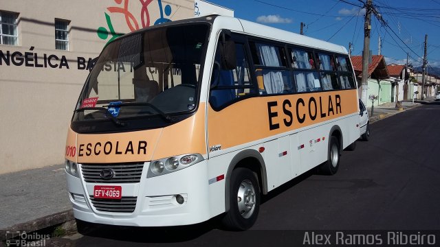 Escolares 11010 na cidade de Pindamonhangaba, São Paulo, Brasil, por Alex Ramos Ribeiro. Número da foto: #4966456.