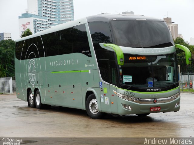 Viação Garcia 7007 na cidade de Curitiba, Paraná, Brasil, por Andrew Moraes. Número da foto: #4968211.