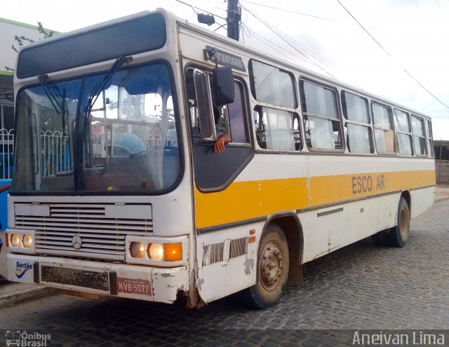 Ônibus Particulares KVB-5577 na cidade de Heliópolis, Bahia, Brasil, por Aneivan Lima. ID da foto: 4967949.