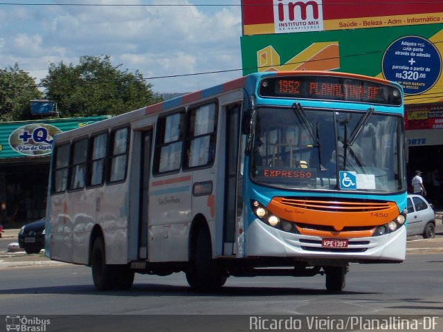 Viação Expresso Planaltina 1450 na cidade de Planaltina, Distrito Federal, Brasil, por Ricardo Vieira. ID da foto: 5042458.