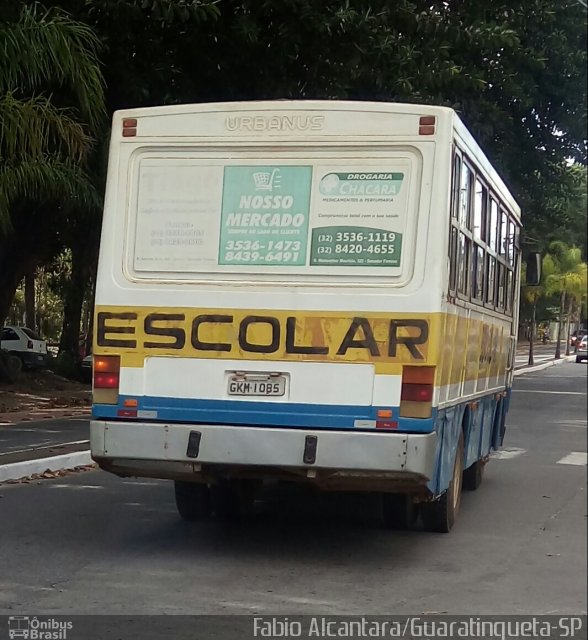 Escolares GKM1085 na cidade de Guaratinguetá, São Paulo, Brasil, por Fabio Alcantara. ID da foto: 5045208.