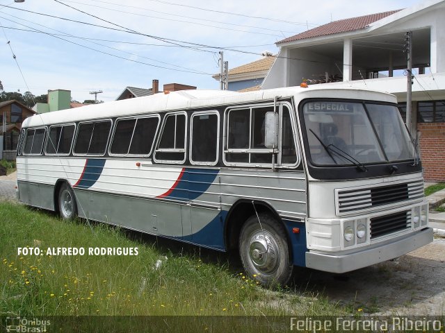 Ônibus Particulares  na cidade de Pelotas, Rio Grande do Sul, Brasil, por Felipe Ferreira Ribeiro. ID da foto: 5052417.