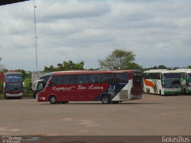 Expresso São Luiz 7740 na cidade de Rondonópolis, Mato Grosso, Brasil, por Silas Gouvea. Número da foto: #5051133.