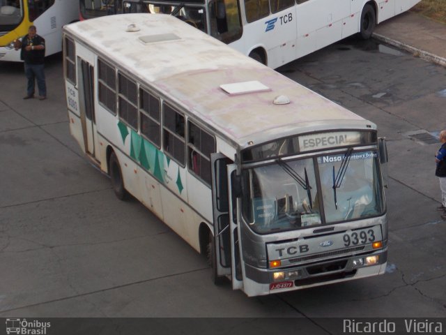 TCB - Sociedade de Transportes Coletivos de Brasília 9393 na cidade de Brasília, Distrito Federal, Brasil, por Ricardo Vieira. ID da foto: 5056472.