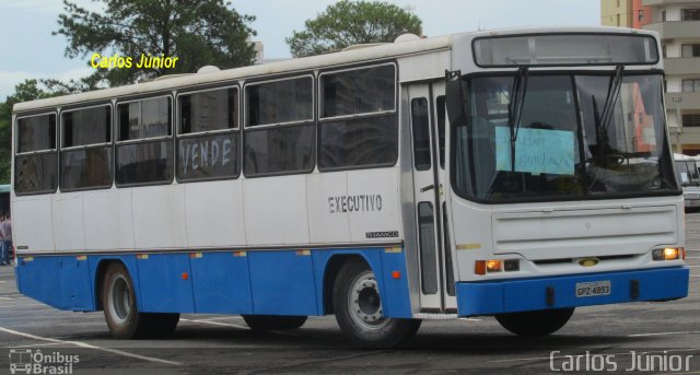 Ônibus Particulares 4893 na cidade de Goiânia, Goiás, Brasil, por Carlos Júnior. Número da foto: #5061922.