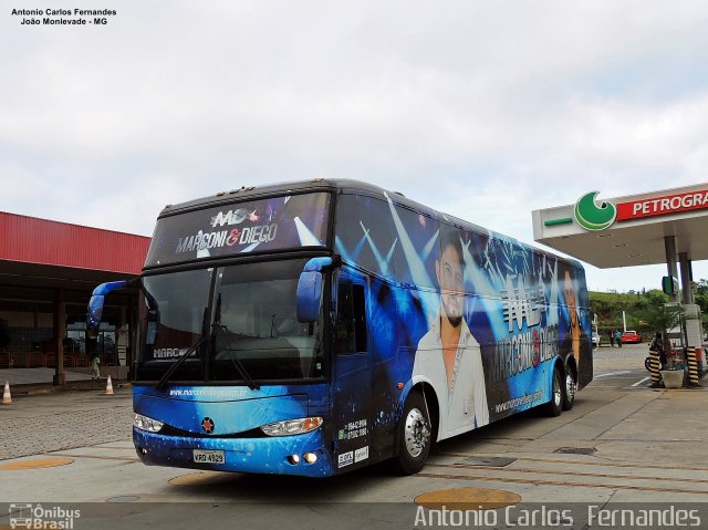 Marconi e Diego 4929 na cidade de João Monlevade, Minas Gerais, Brasil, por Antonio Carlos Fernandes. Número da foto: #5060814.