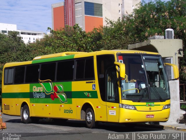Auto Viação Ouro Verde 2090 na cidade de São Paulo, São Paulo, Brasil, por Adam Xavier Rodrigues Lima. Número da foto: #5065017.
