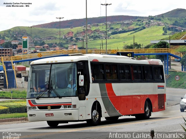 Ônibus Particulares 8816 na cidade de João Monlevade, Minas Gerais, Brasil, por Antonio Carlos Fernandes. Número da foto: #5074419.