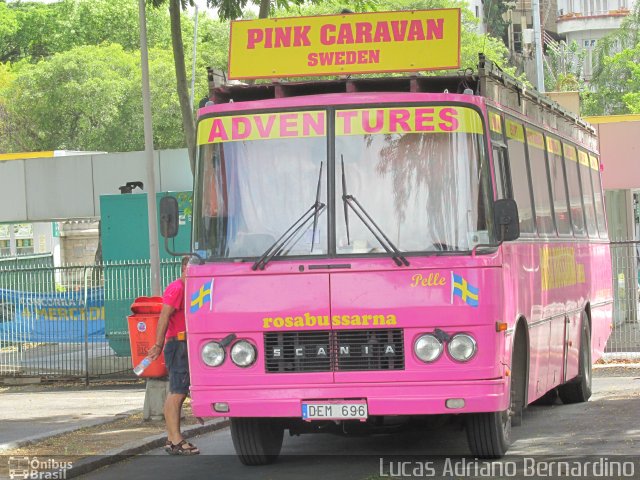 Pink Caravan Sweden 696 na cidade de Rio de Janeiro, Rio de Janeiro, Brasil, por Lucas Adriano Bernardino. ID da foto: 5087074.