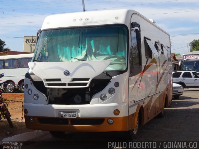 Motorhomes 1962 na cidade de Trindade, Goiás, Brasil, por Paulo Roberto de Morais Amorim. ID da foto: 5028163.