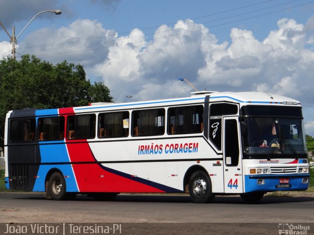 Irmãos Coragem 44 na cidade de Teresina, Piauí, Brasil, por João Victor. ID da foto: 5033462.