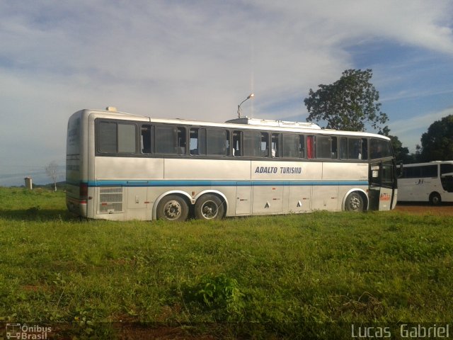 Adalto Turismo 1317 na cidade de Santa Cruz dos Milagres, Piauí, Brasil, por Lucas Gabriel. ID da foto: 5040583.