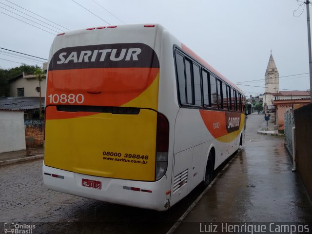 Saritur - Santa Rita Transporte Urbano e Rodoviário 10880 na cidade de Piedade dos Gerais, Minas Gerais, Brasil, por Luiz Henrique Campos. ID da foto: 5093579.