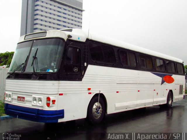 Ônibus Particulares 7074 na cidade de Aparecida, São Paulo, Brasil, por Adam Xavier Rodrigues Lima. Número da foto: #5116511.