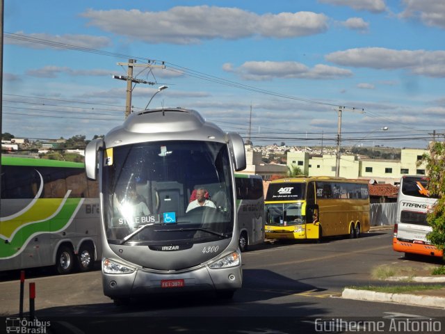 Style Bus 4300 na cidade de Araxá, Minas Gerais, Brasil, por Guilherme Antonio. Número da foto: #5133907.