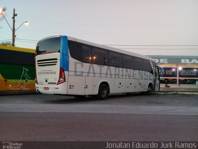 Auto Viação Catarinense 3325 na cidade de Balneário Camboriú, Santa Catarina, Brasil, por Jonatan Eduardo Jurk Ramos. Número da foto: #5135697.