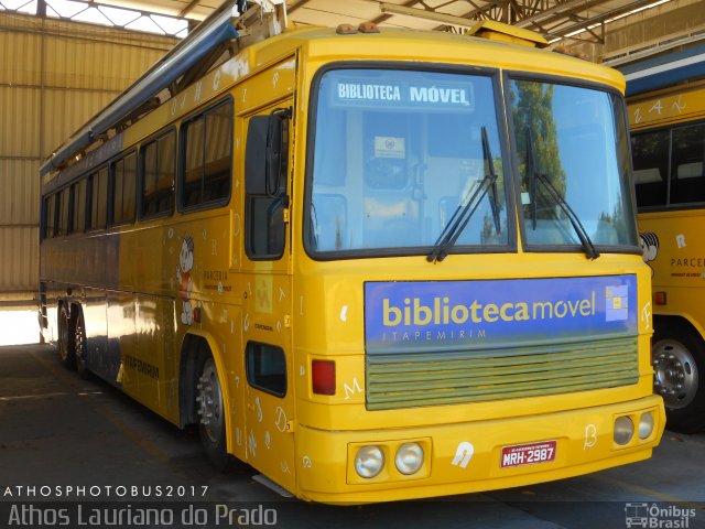 Viação Itapemirim BIBLIOTECA MóVEL na cidade de Cachoeiro de Itapemirim, Espírito Santo, Brasil, por Athos Lauriano do Prado. Número da foto: #5096358.