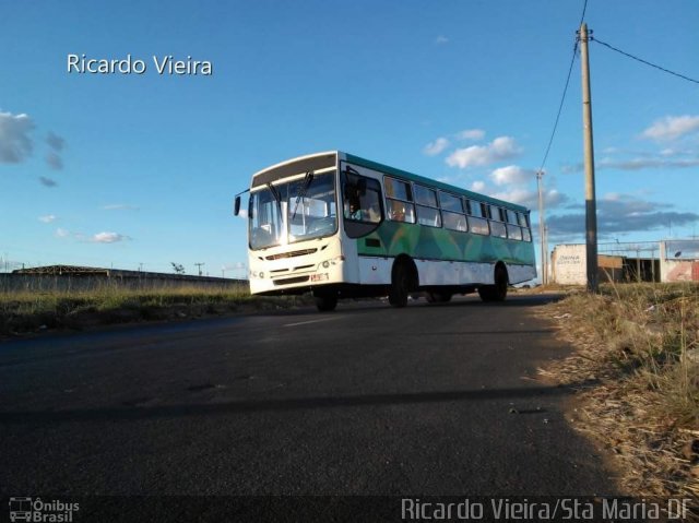 Viação Pioneira 191385 na cidade de Santa Maria, Distrito Federal, Brasil, por Ricardo Vieira. Número da foto: #5136041.