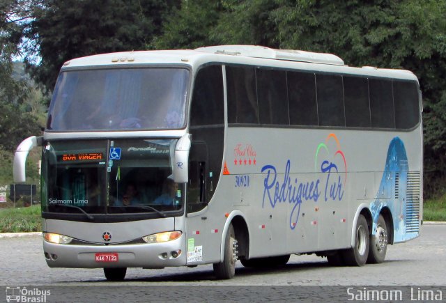 Rodrigues Transportes 30920 na cidade de Manhuaçu, Minas Gerais, Brasil, por Saimom  Lima. ID da foto: 5138350.