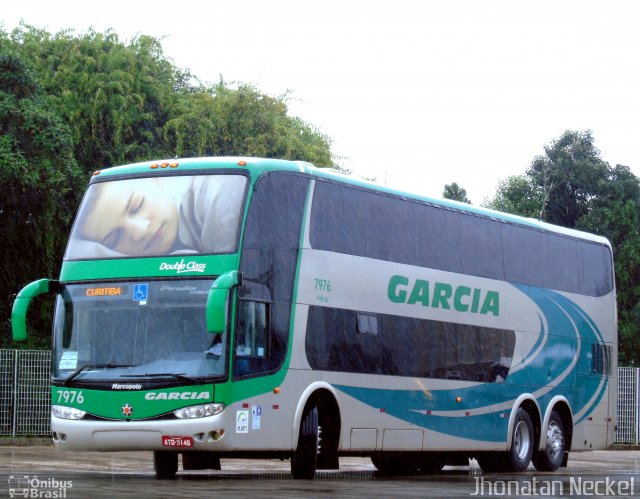 Viação Garcia 7976 na cidade de Curitiba, Paraná, Brasil, por Jhonatan Luis. Número da foto: #5147184.