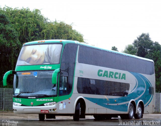 Viação Garcia 7976 na cidade de Curitiba, Paraná, Brasil, por Jhonatan Luis. ID da foto: 5147184.