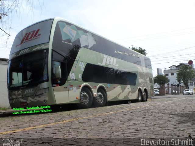 JBL Turismo 5400 na cidade de Santa Cruz do Sul, Rio Grande do Sul, Brasil, por Cleverton Schmitt. ID da foto: 5147727.