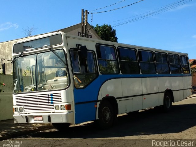 Ônibus Particulares 7202 na cidade de Ibiporã, Paraná, Brasil, por Rogério César. Número da foto: #5149968.