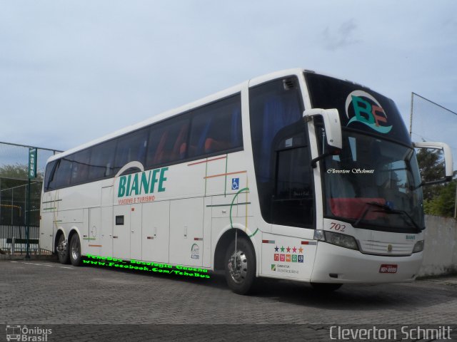 Bianfe Transportes e Turismo 702 na cidade de Santa Cruz do Sul, Rio Grande do Sul, Brasil, por Cleverton Schmitt. ID da foto: 5153138.