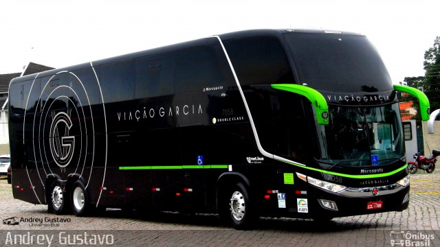 Viação Garcia 7058 na cidade de Curitiba, Paraná, Brasil, por Andrey Gustavo. Número da foto: #5154501.