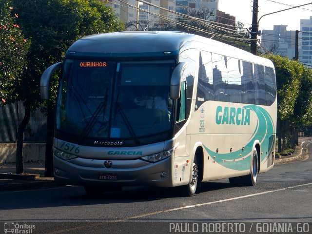 Viação Garcia 7576 na cidade de Londrina, Paraná, Brasil, por Paulo Roberto de Morais Amorim. Número da foto: #5098882.