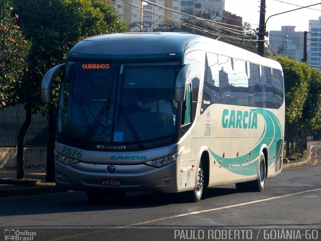 Viação Garcia 7576 na cidade de Londrina, Paraná, Brasil, por Paulo Roberto de Morais Amorim. ID da foto: 5098882.