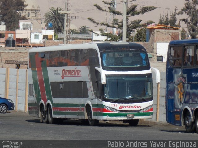 Expreso Internacional Ormeño 128 na cidade de Tacna, Tacna, Tacna, Peru, por Pablo Andres Yavar Espinoza. Número da foto: #5110998.