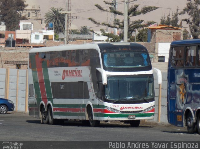 Expreso Internacional Ormeño 128 na cidade de Tacna, Tacna, Tacna, Peru, por Pablo Andres Yavar Espinoza. ID da foto: 5110998.