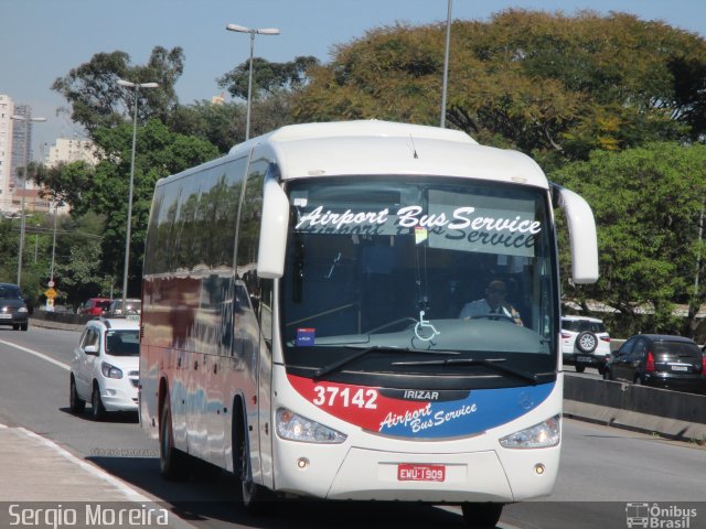 Airport Bus Service 37142 na cidade de São Paulo, São Paulo, Brasil, por Sergio Moreira Gomes da Silva. ID da foto: 5164484.