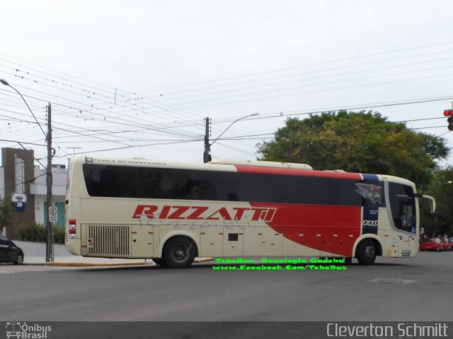 Transportes Rizzatti 740 na cidade de Santa Cruz do Sul, Rio Grande do Sul, Brasil, por Cleverton Schmitt. Número da foto: #5191113.