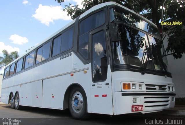 Focus Transportes Turísticos 2353 na cidade de Trindade, Goiás, Brasil, por Carlos Júnior. Número da foto: #5194073.