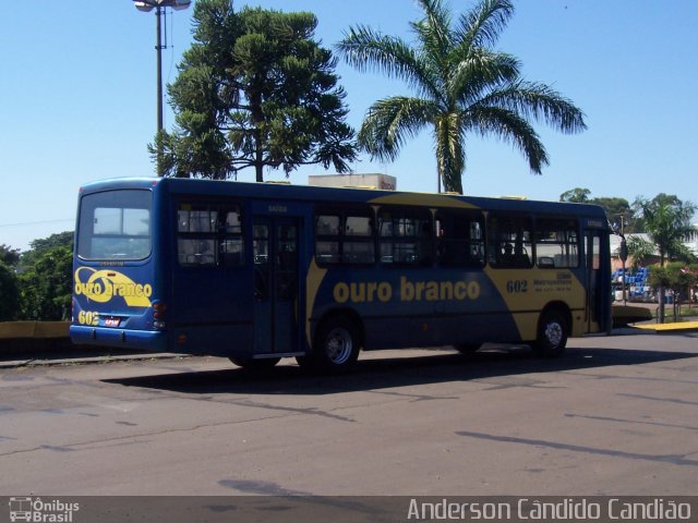 Viação Ouro Branco 602 na cidade de Londrina, Paraná, Brasil, por Marcio V Boas. Número da foto: #5202788.