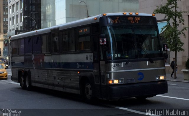 MTA New York City 3439 na cidade de , por Michel Nabhan. Número da foto: #5205887.