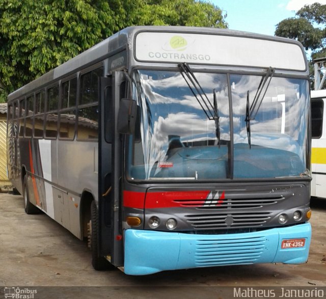 Ônibus Particulares 4352 na cidade de Anápolis, Goiás, Brasil, por Matheus Januario. Número da foto: #5208268.