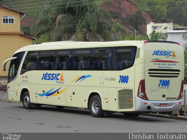 Jéssica Viagens 7000 na cidade de Coimbra, Minas Gerais, Brasil, por Christian  Fortunato. Número da foto: #5166190.