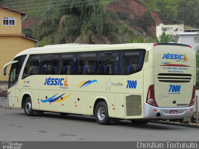 Jéssica Viagens 7000 na cidade de Coimbra, Minas Gerais, Brasil, por Christian  Fortunato. ID da foto: 5166190.