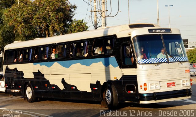 Ônibus Particulares 2120 na cidade de São Paulo, São Paulo, Brasil, por Cristiano Soares da Silva. ID da foto: 5210772.