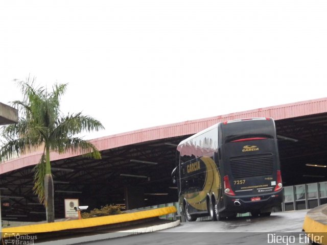 Viação Garcia 7257 na cidade de Londrina, Paraná, Brasil, por Diego Eifler. Número da foto: #5211612.