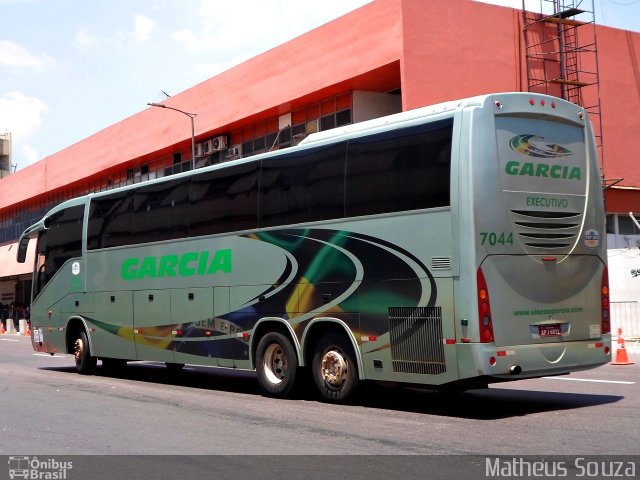 Viação Garcia 7044 na cidade de Rio de Janeiro, Rio de Janeiro, Brasil, por Matheus Souza. Número da foto: #5232652.