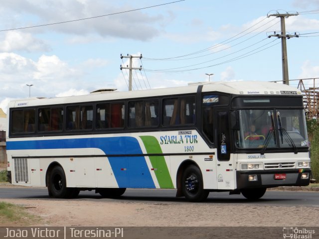 Syarla Tur 1800 na cidade de Teresina, Piauí, Brasil, por João Victor. ID da foto: 5170717.