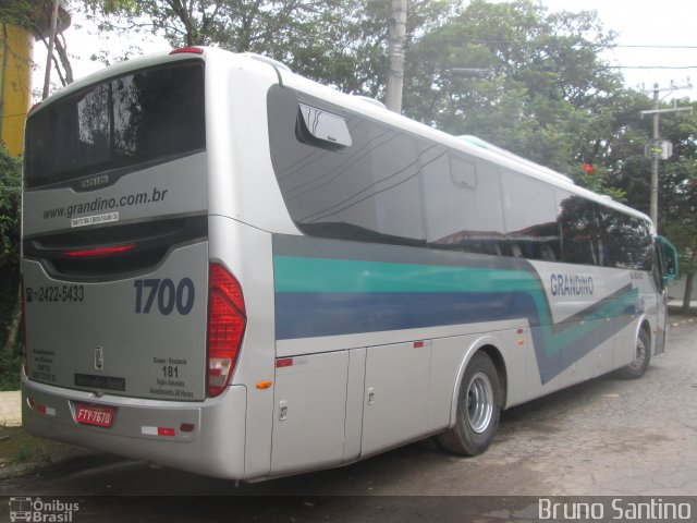 Grandino Transportes 1700 na cidade de Taboão da Serra, São Paulo, Brasil, por Bruno Santino. ID da foto: 5171633.