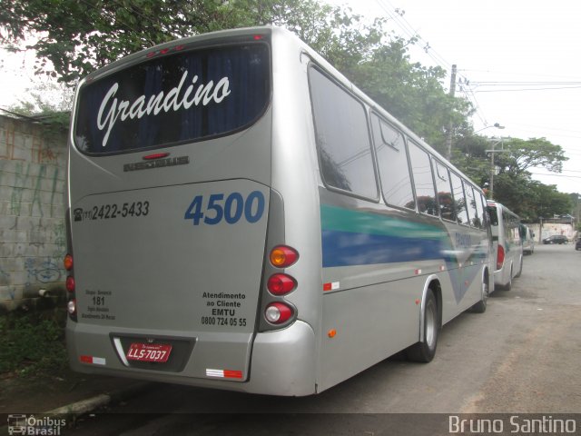 Grandino Transportes 4500 na cidade de Taboão da Serra, São Paulo, Brasil, por Bruno Santino. Número da foto: #5171618.