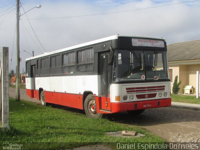 Ônibus Particulares  na cidade de Tramandaí, Rio Grande do Sul, Brasil, por Daniel Espindola Dorneles. Número da foto: #5174152.